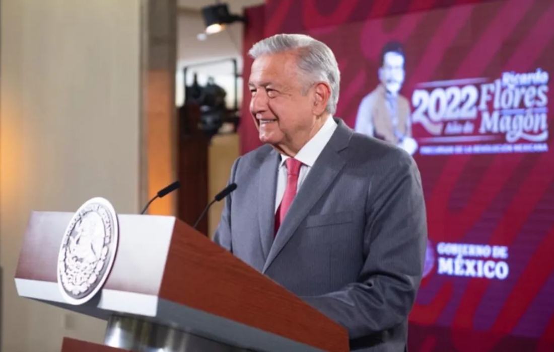 López Obrador anuncia que habrá mejoras para maestros y maestras